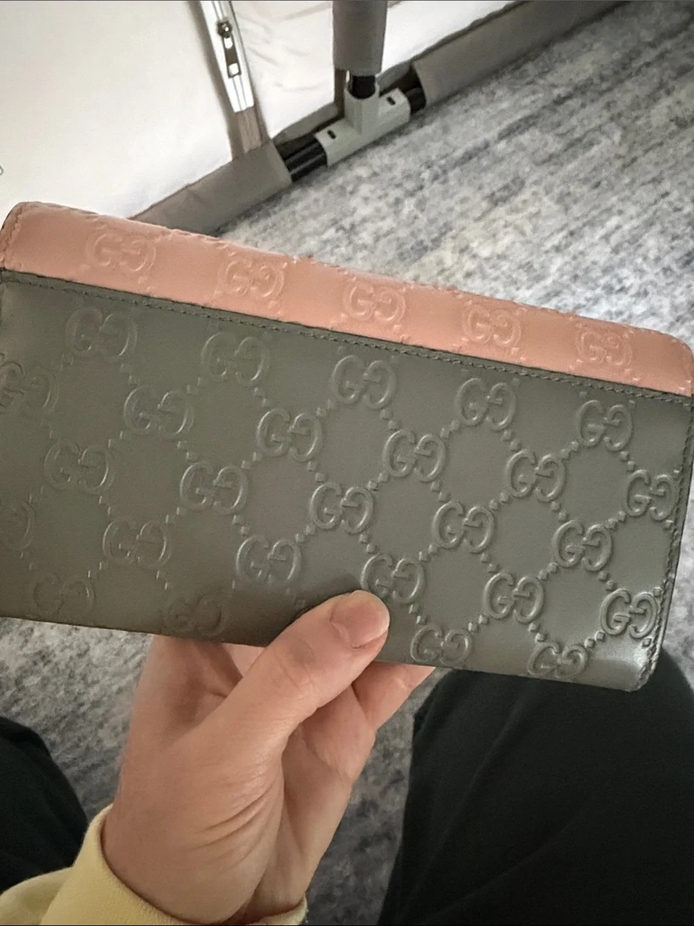 Gucci Pink and Gray Bow-Accent Continental Wallet. Great condition!